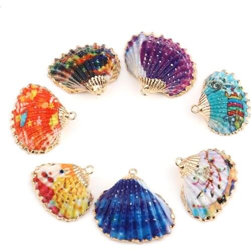 Doreen Box Natural Shell Pendants Scallop Dyed Gold-plated Charms Pendant For DIY Summer Jewelry for Women 3x3cm-2x2cm-5 PCs