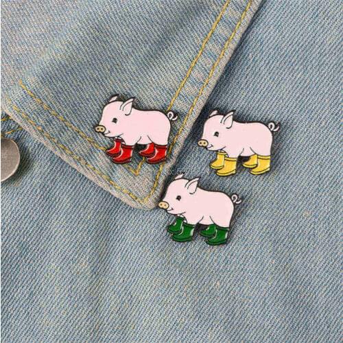 New 20Pcs Pigs in Boots Red Yellow Green Alloy Brooch Lapel Pin Action Figure Toy