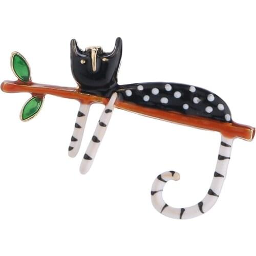 Lazy Cat Sitting On The Tree Enamel Brooches For Women Bouquet Pin 2019 New Fashion Jewelry