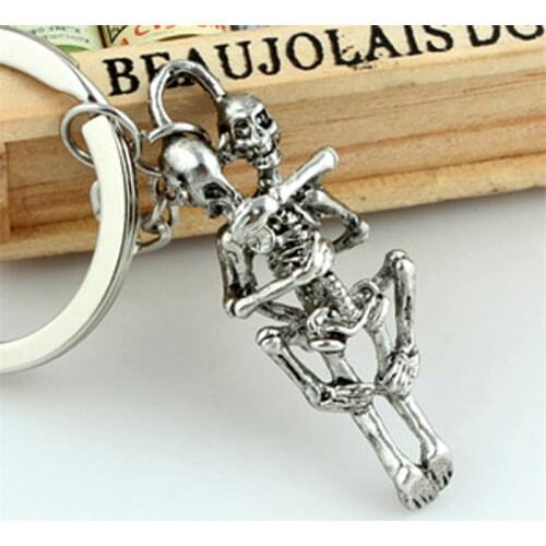 Punk Skull Keychain Love Beyond Death Keychains Luxury Car Keychains for Couples Skeleton Key Chains Halloween Gift