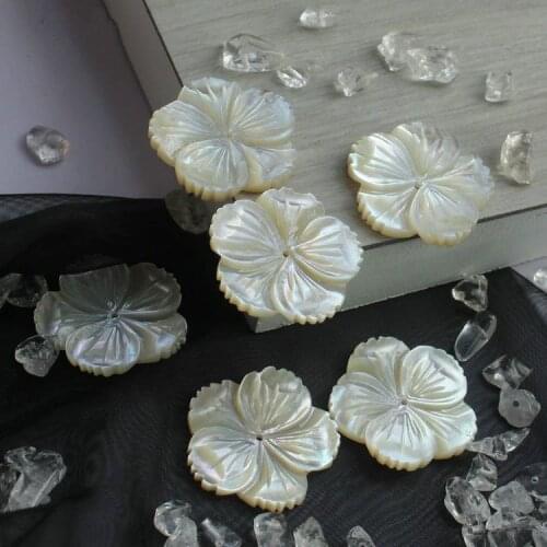50pcs hot Natural shell five-petal shell flower Carefully carved handmade DIY jewelry