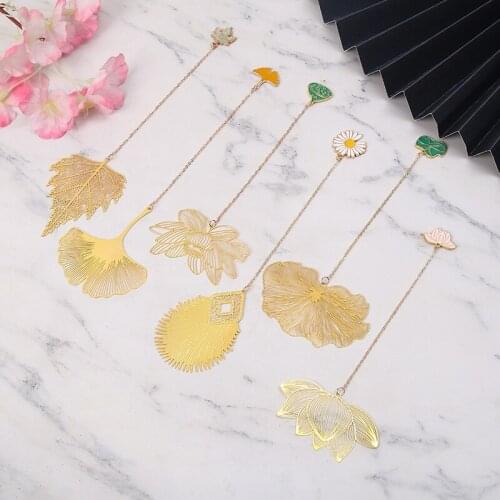 2pcs Brass Bookmark Beautiful Creative Hollow Metal Maple Leaf Bookmarks Student Stationery Pendant Book Holder Office Supplies