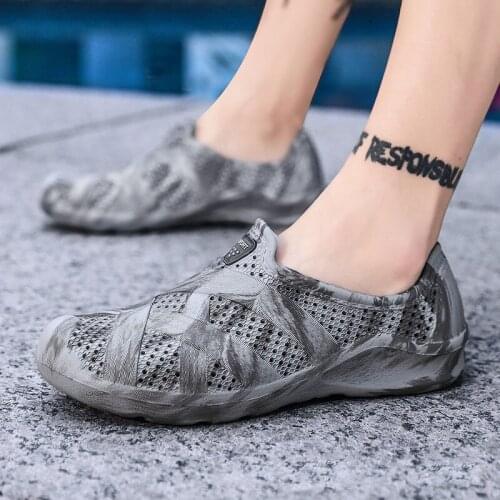 Men Casual Shoes Light Breathable Summer Sandals Outdoor Beach Shoes Slip-On Loafers Zapato Hombre Fashion Men Shoes Sneakers