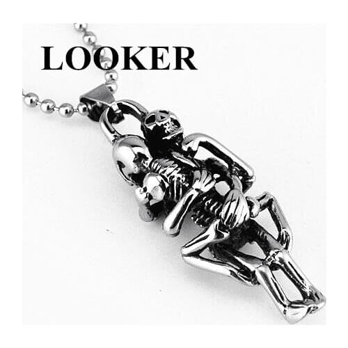 LOOKER Punk Skull Hug Pendants Necklace Men Boys Jewelry Stainless Steel Necklaces Fashion Cool Silver Color Chain Gifts