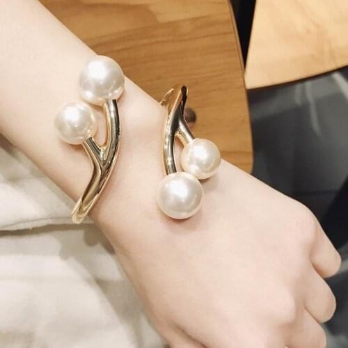 Fashion Runway Jewelry Statement Big Pearls Cuff Bracelets & Bangles For Women 2021 New Bracelet Christmas Gifts
