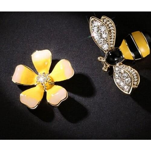 Korean Design Irregular Personality Stud Earrings Fashion Simple Cute Asymmetric Crystal Bee Flower Earrings Jewelry