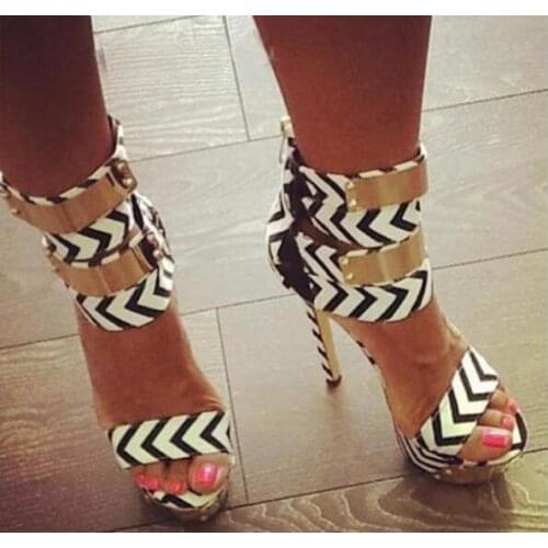 Summer New Brand Women Hot Pink Black Strip Peep Toe Gold Metal Rivets Peep Toe Zip Back Cover Heel Stiletto Heel Party Sandals