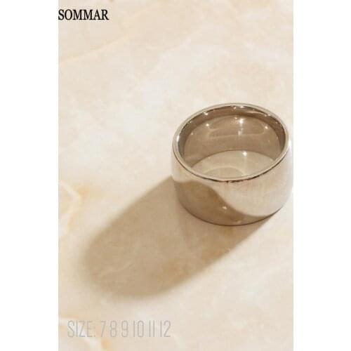 SOMMAR 2021 hot !!! new hit Gold color size 7 8 man rings for women Cool, glossy ring men Wholesale
