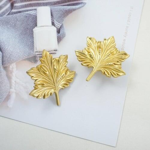 Maple Leaf Shape Furniture Handle Creative Furniture Handles for Cabinets and Drawers Brass Wardrobe Door Knobs Pull Hardware