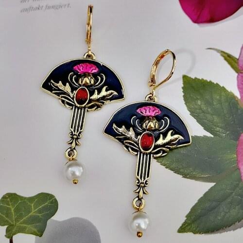 Art Night Charming Purple Flowers and Pearl Pendant Earrings Creative Thistle Flower Garnet Enamel Earrings Retro Women Jewelry