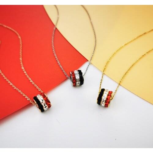 Simple temperament 2021 new net red retro clavicle chain niche design pendant necklace