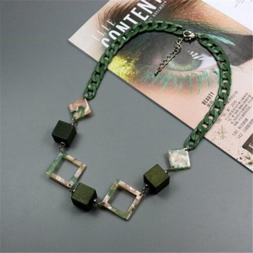 New Woman Square Wood Necklace Geometric Rhombus Shell Pendant Designer Necklace Green Color Elegant Fashion Jewelry