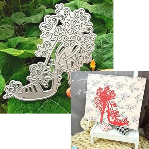 Suitable for Christmas metal cutting die and scrapbook album DIY greeting card making 3D high-heeled shoes 2020 NEW