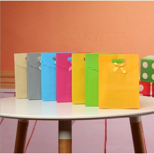 300pcs 16.5*12.5*6cm Craft Paper Gift Bag for Candy Cookie Makeup with Handle Christmas Wedding Bags Party Favors