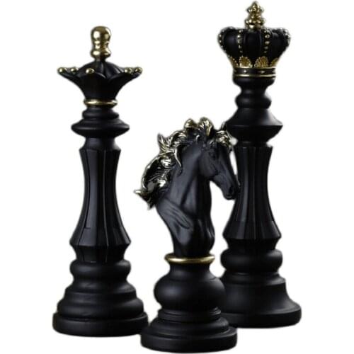 Chess and card resin decoration TV cabinet wine cabinet window college decoration King Queen war horse chess and card ornaments