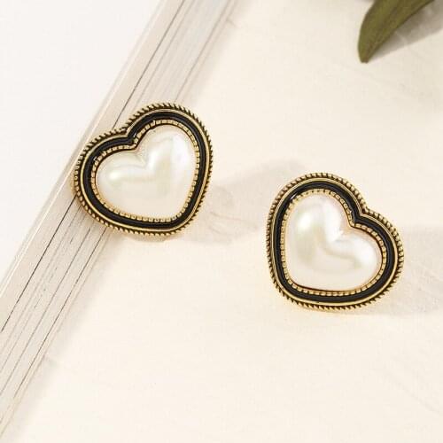 Vintage Simple Imitation Pearl Small Heart Stud Earrings For Women Fashion Temperament Charm Earring Femme brincos Party Jewelry