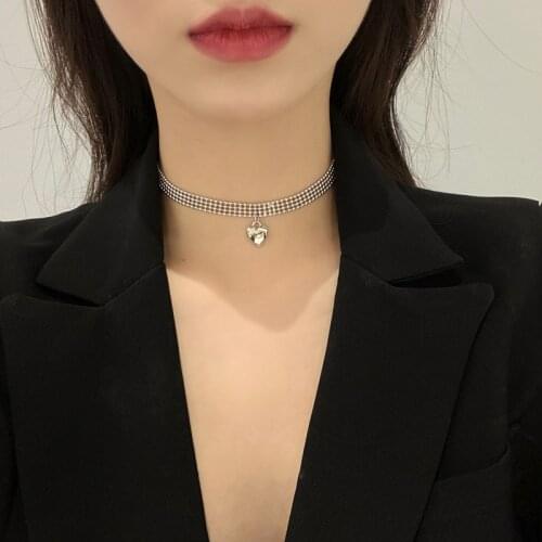 Fashion Personality Necklace Sweet Love Shape Pendant Choker Chain Web Celebrity Metal Sense Collarbone Chain Women Jewelry