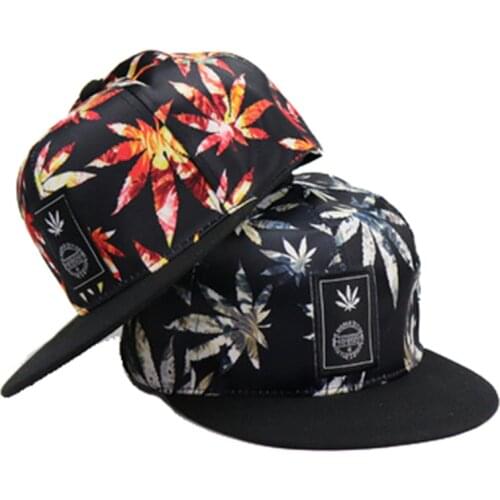 4 Seasons Unisex Imitation Leather Cotton Appearance Cloth Label Maple Leaf Printing Hip Hop Hat Outdoor Fashion Flat Cap Py28