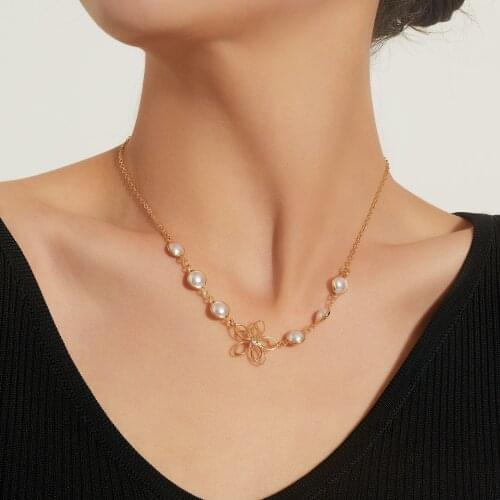 Fashion Simple Flower Necklace for Women Creative White Pearl Bead Chain Necklace Jewelry