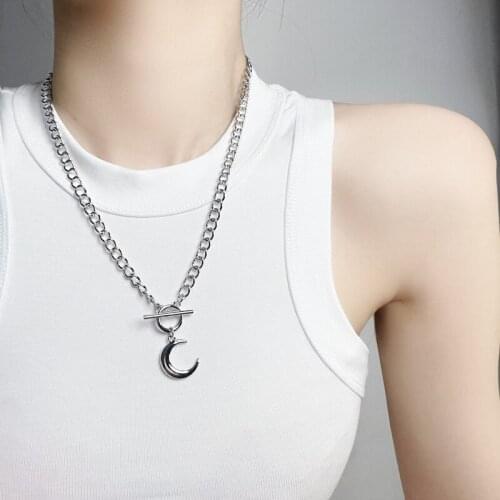 Origin Summer Delicate Moon Toggle Clasp Pendant Necklace for Women Vintage Geometrical Chunky Chain Metallic Necklace Jewellery