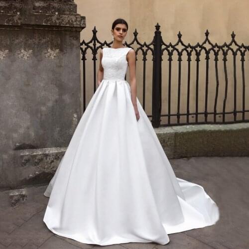 Simple Design Satin Beach Wedding Dress Scoop Ball Gown Sleeveless 2021 Illusion Back Bridal Gowns Sweep Train Robe Mariage