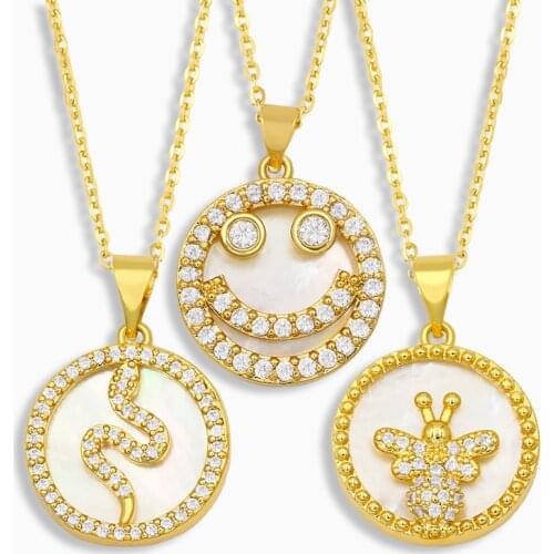 FLOLA Round Shell Smiley Face Necklace For Women CZ Pave Zirconia Bee Snake Pendant Necklace Wholesale Jewelery Gifts nket67