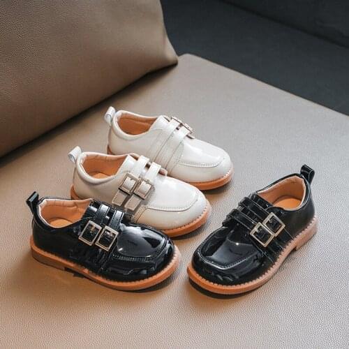 Spring and autumn childrens white black leather shoes big children girls school students wedding party single shoes new