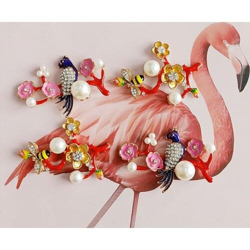 2 pcs/lot Bee Buckles Bird Flower Red Branch Gold Pearls Rhinestone Buttons DIY Accessories Handmade for Lady Best Gift