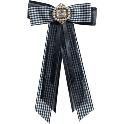 Retro Fabaic Pearl Bow Tie Brooches for Women Ribbon Lace Bowknot Lapel Pins Female Shirt Suit Corsage Wedding Party Accessories