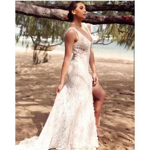 2021 Wedding Dress Sexy Deep V-Neck Side Split Lace Appliques Tank Backless Gorgeous Floor Length Sweep Train Bride Gown