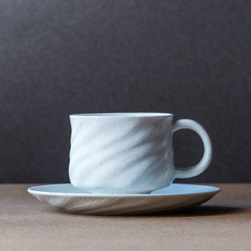 European Ceramic Coffee Cup Vintage Cute Cup and Saucer Set Creative Ceramic Cup Unique Utensil Tazas De Cafe Coffee Mugs AC50CK