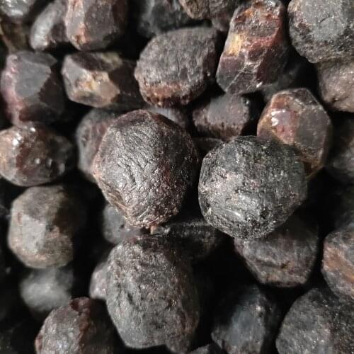 100g Natural Red Garnet Quartz Crystal Gemstone Healing Energy Stone Garden Yard Home Degaussing Rough Mineral Specimen Decor