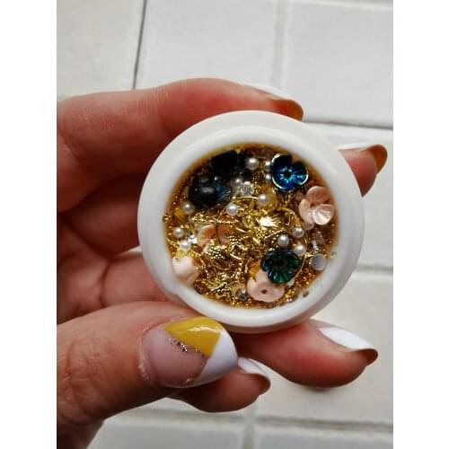 100pcs Nail Art Charms Shell Flower 3/5/8-petal Pearl Shell Carved Flower 1 Jar DIY Mixed Shell Flower Rivet Caviar 6/8/10/11mm