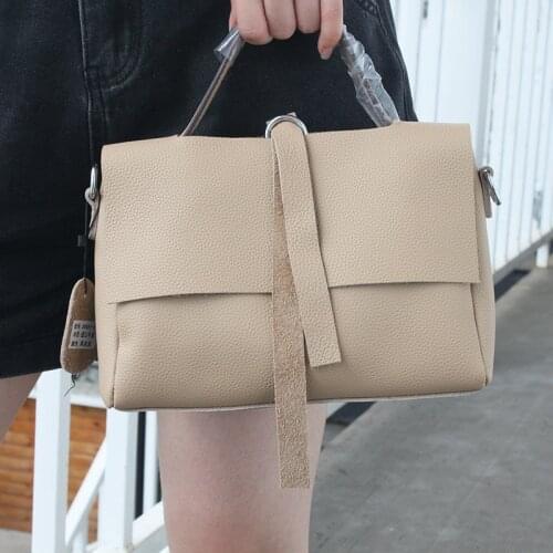 Retro Soft Leather Handbag Womens Bag England Style Real Leather Shoulder Bag Female Tassel Design Portable Women Messenger Bag