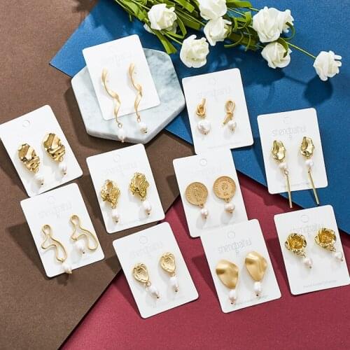 QCOOLJLY Natural Freshwater Pearl Stud Earrings for Women Geometric Irregular Twist Metal Earings Retro Bridal Jewelry Kolczyki