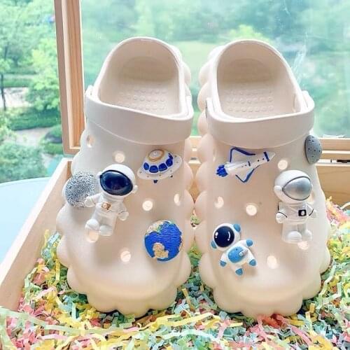 2021 Bundle Cute Cartoon Astronaut Shoe Buckle Fashion New Croc Charms Designer Quality DIY Garden Shoe Decoration for Kid Gift