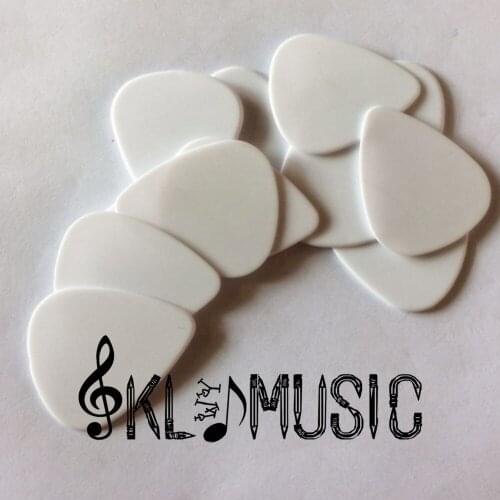 Blank white plectrums manufactured out of nylon,celluloid,delrin mixed thickness
