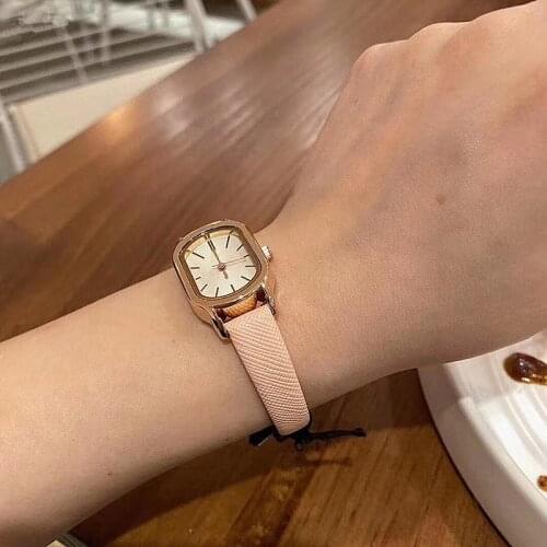Womens Fashion Black Small Watches Vintage Leather Ladies Wrist Watches Simple Oval Dial Dress Retro Female Quartz Wristwatches