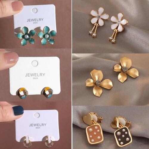 Korea White Enamel Flower Clip on Earrings Non Pierced for Women 2020 New Cute Sweet Irregular Stud Earrings Trendy Jewelry Gift
