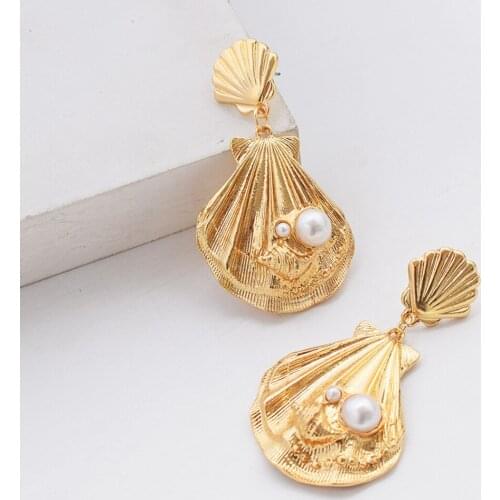 Hiphop/Rock Temperament Fashion Pearl Shells Earrings Metal Irregular The Geometric Hyperbole Women Stud Earrings