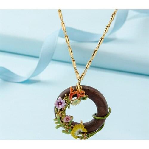 New product fashion sandalwood flower vine enamel glaze necklace sweater chain female hand-drawn gold-plated craft jewelry