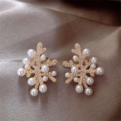 Shiny Crystal Coral Shape Imitation Pearl Earrings Creative Temperament Female Party Stud Earrings Fashion Womens Accessories