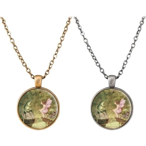 2021 New Arrival Frog Necklace Handmade Classic Fairy Tales Jewelry Glass Dome Steampunk The Frog King Necklace For Kids