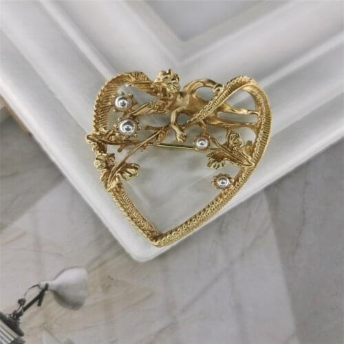 Decoration industry European and American Jewelry angel love corsage retro matte gold pin brooch Lovely Japanese Series