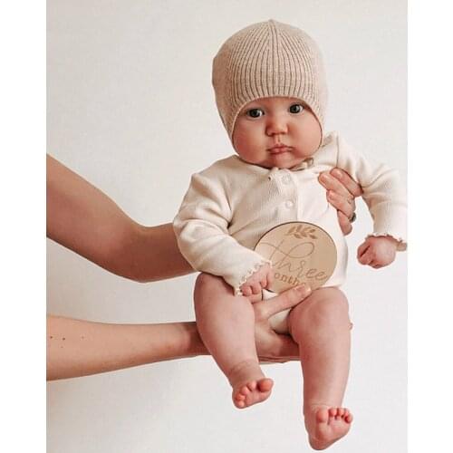 Baby Wooden Milestone Cards great for recording a newborns monthly milestones. Gift wrapped baby shower gift wooden discs