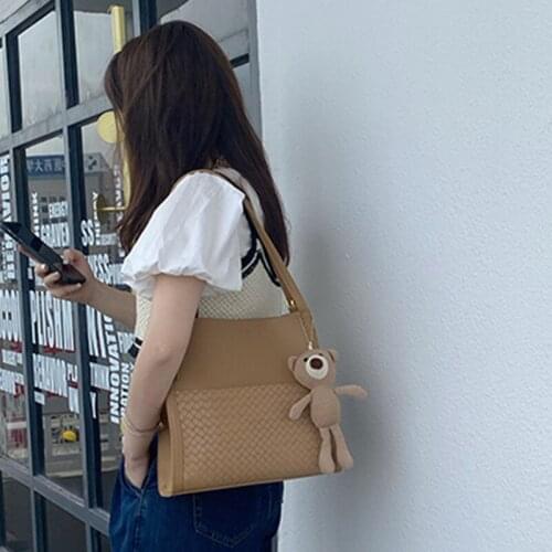 2021 New Large Capacity Fashion Simple Leather Single Shoulder Bucket Small Portable Tote Bag