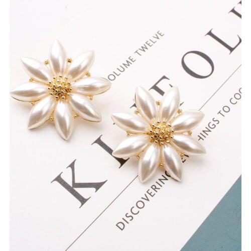 Fashion Baroque Pearl Flower Stud Earrings For Women Fine Jewellery Party birthday present