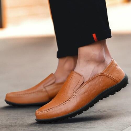 Xaka men leather shoes Summer Driving Star Slip On Shoes Man City Loafers Male Shoes Soft Peas Lazy Style Men Shoes