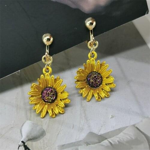 World Daisy Earrings Korean flowers fresh autumn and winter Earrings temperament Mori Earrings sunflower accessories