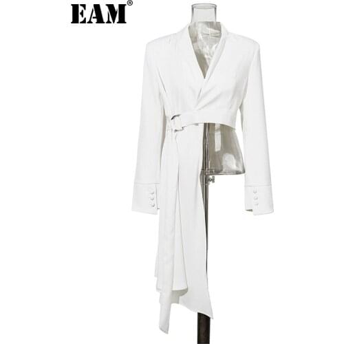 [EAM] 2021 New Spring Autumn V-collar Long Sleeve White Button Belt Spliced Irregular Jacket Women Coat Fashion Tide JX600